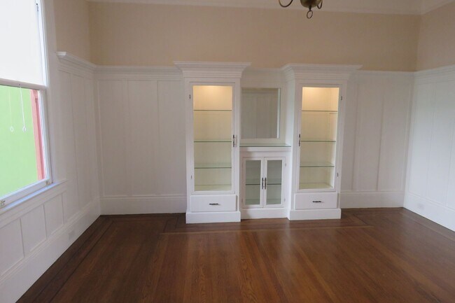 Building Photo - Noe Valley House - 3 beds-1.5 baths - VIEW - garage