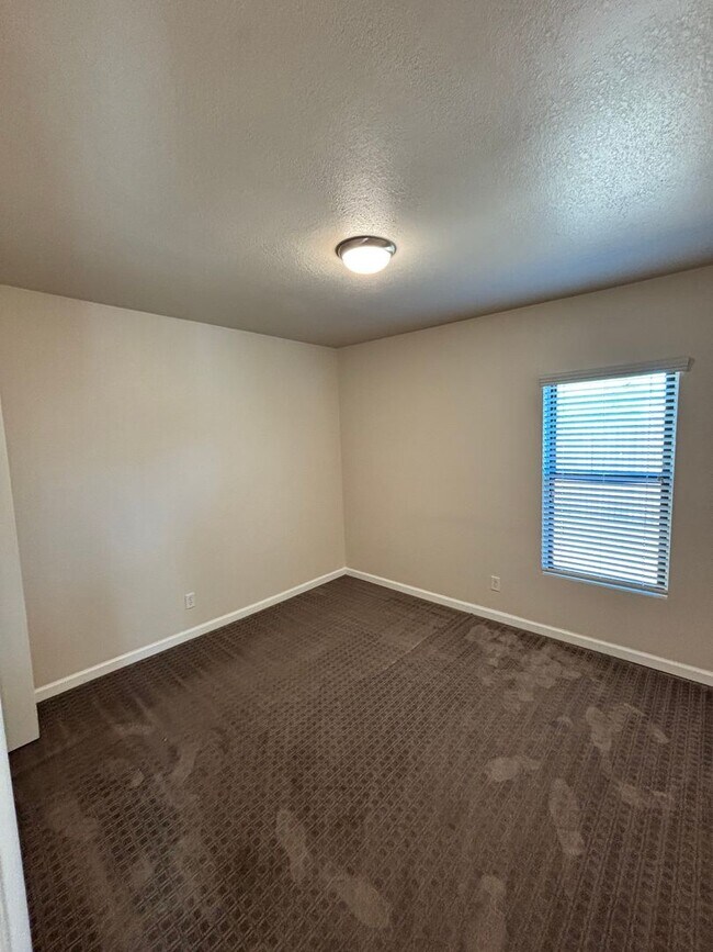 Building Photo - 3068 N Edith Blvd