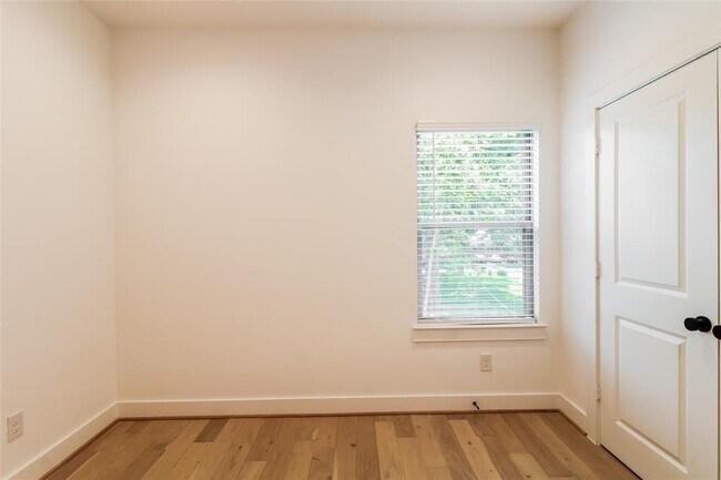 Building Photo - 3052 Truxillo St