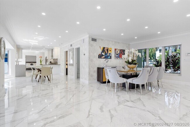 Building Photo - 207 Royal Palm Dr