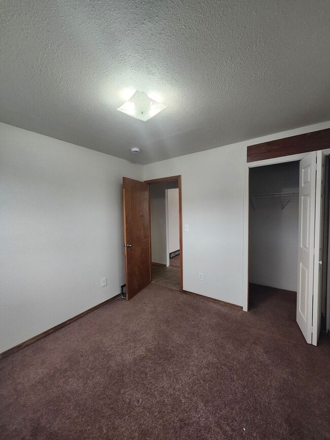 Building Photo - Charming 3-bedroom, 1-bathroom home located in the vibrant community of Pasco, WA.