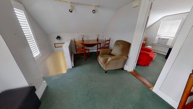 Building Photo - Cottage - FULLY FURNISHED - ALL UTILITIES INCLUDED