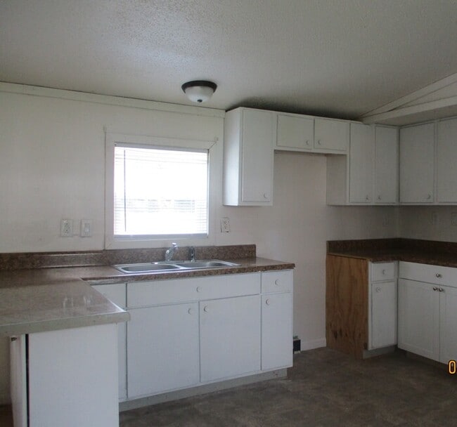 Building Photo - 139 Cypress Ln