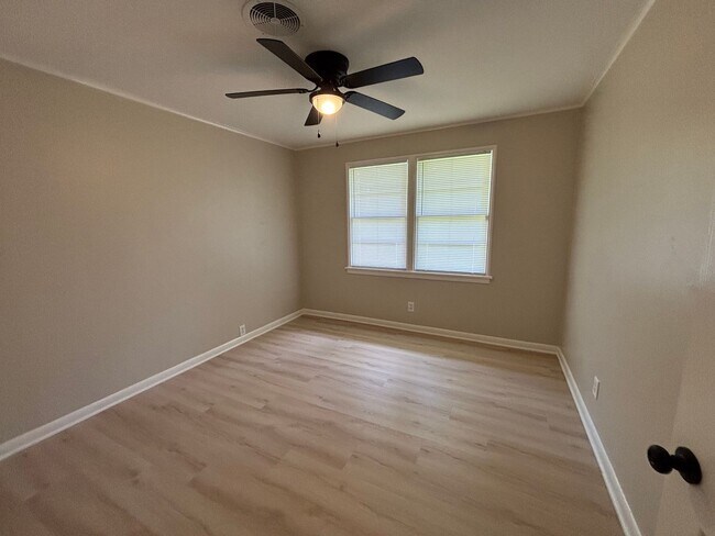 Building Photo - 2608 E Cavett Dr