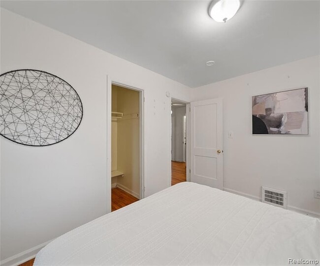 Building Photo - 2017 Harding Ave