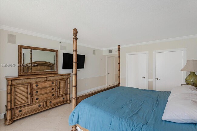Building Photo - 8855 Collins Ave