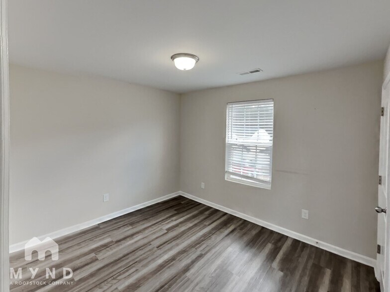 Building Photo - 136 Creekstone Ct