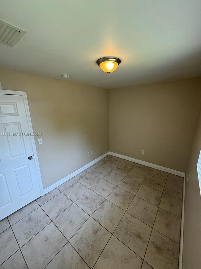 Building Photo - 483 NW 19th St