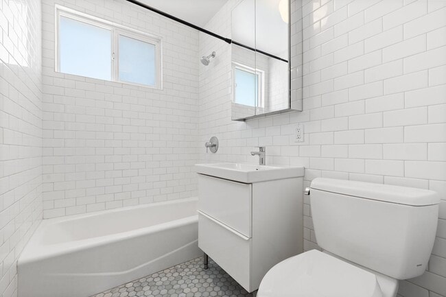 Building Photo - This beautifully updated 1 bed / 1 bath apartment in Echo Park is now available!