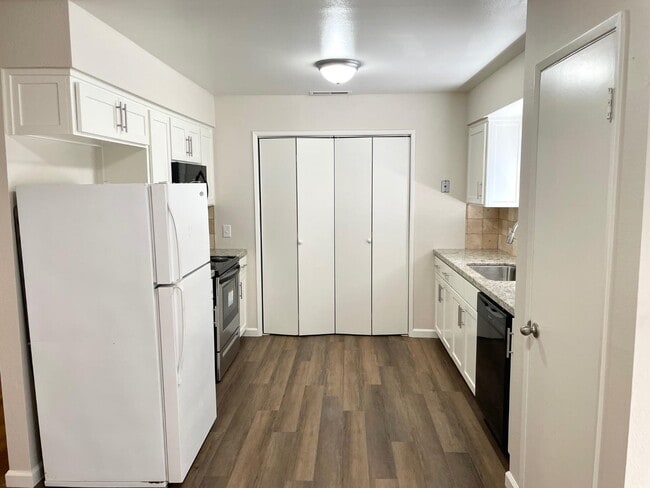 Building Photo - 363 Florinda St