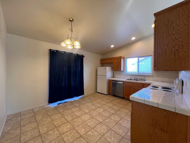 Building Photo - 3 bedroom 2 bath Fernley home in Donner Tr...