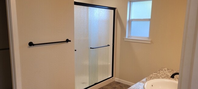 Building Photo - 108 SW Little Meadow Ln