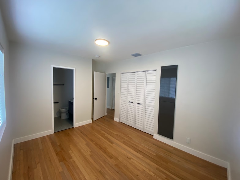 bedroom 1 w ensuite bathroom - 1631 Liberty St