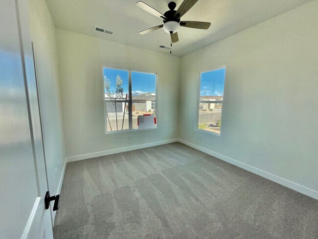 Building Photo - BRAND NEW Three Bedroom Home in Desert Cliffs