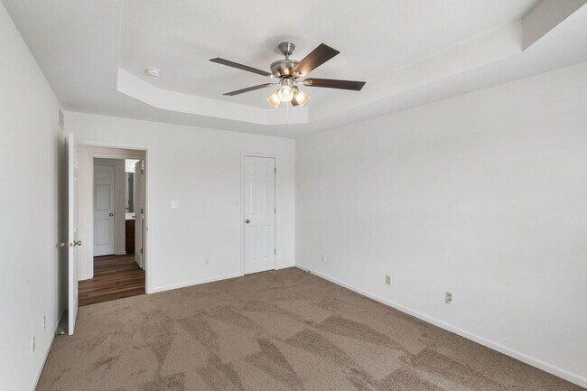 Building Photo - 1725 Louise Cir