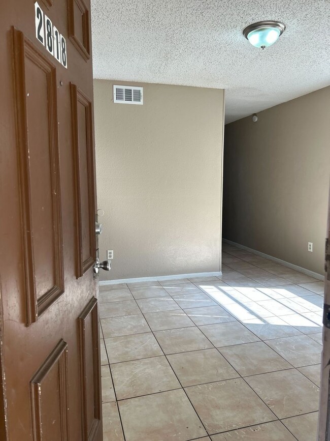 Building Photo - Well-Maintained 3-Bed / 2.5-Bath Home in Central Arlington