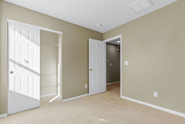 Building Photo - 857 Stagecoach Dr