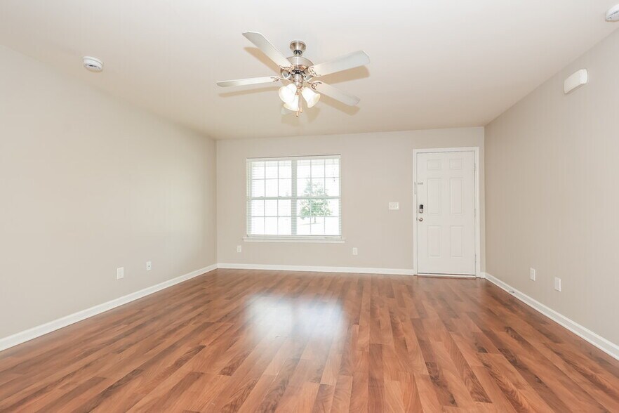 Building Photo - 2014 Cobblestone Dr