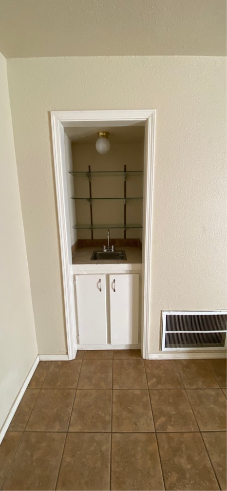 Building Photo - 9540 D J L Dr