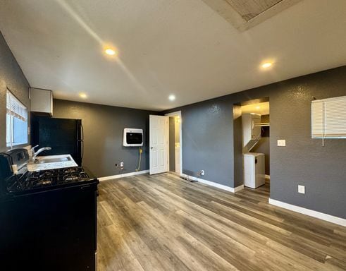 Building Photo - Newly Renovated 3 Separate Dwelling property in Denver! Available NOW