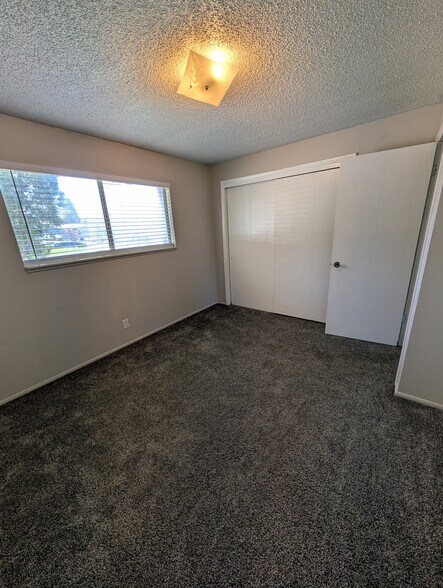 Building Photo - 1827 S Fairway Dr