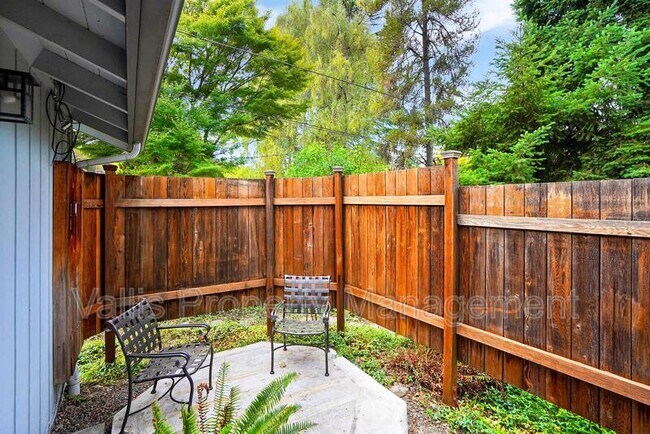 Building Photo - 3385 Camellia Dr S