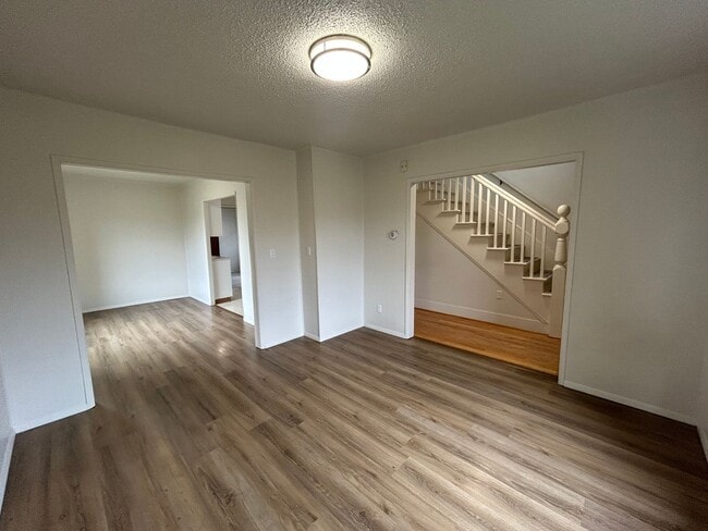 Building Photo - Great 3 bedroom 1.75 bath House in Tacoma with large backyard!