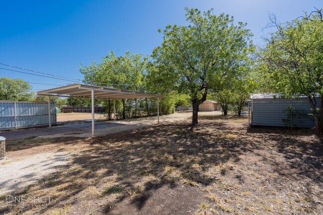 Building Photo - 2349 Highland Ave