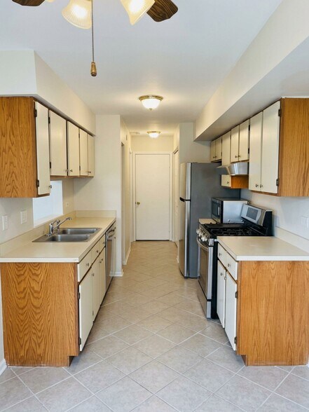 Building Photo - 314 Wisteria Dr
