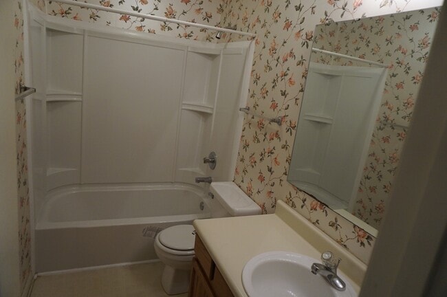 Building Photo - 2808 Rosemeade Dr