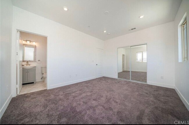 Building Photo - 850 W 165th Pl