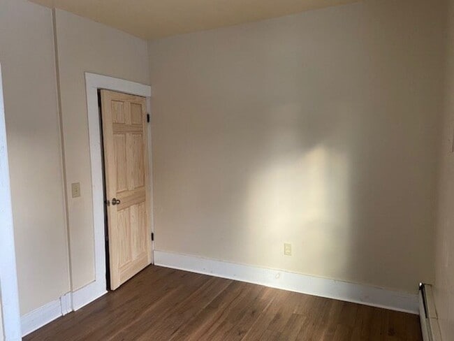 Building Photo - 56 Lincoln Ave