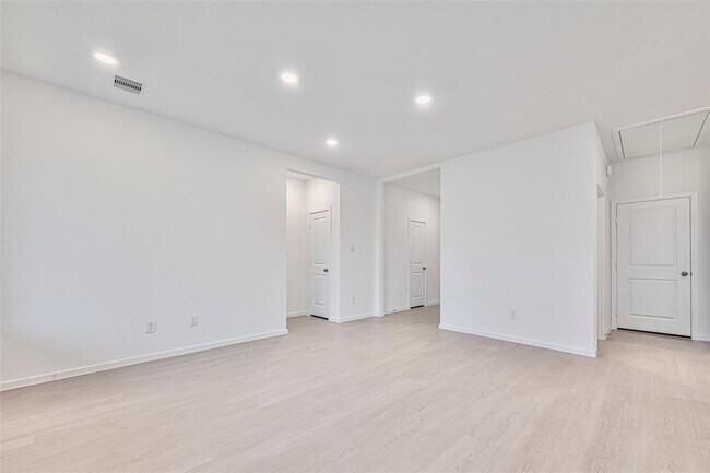 Building Photo - 26415 Virginia Wild Rye Ln
