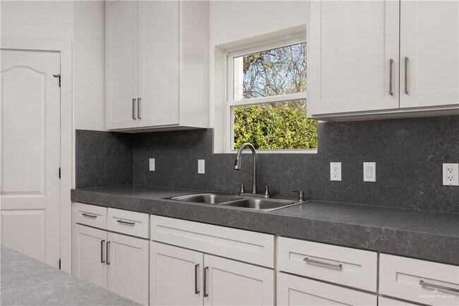 Building Photo - 2339 S 42nd Ln