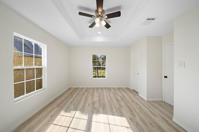 Building Photo - 305 E Humble St