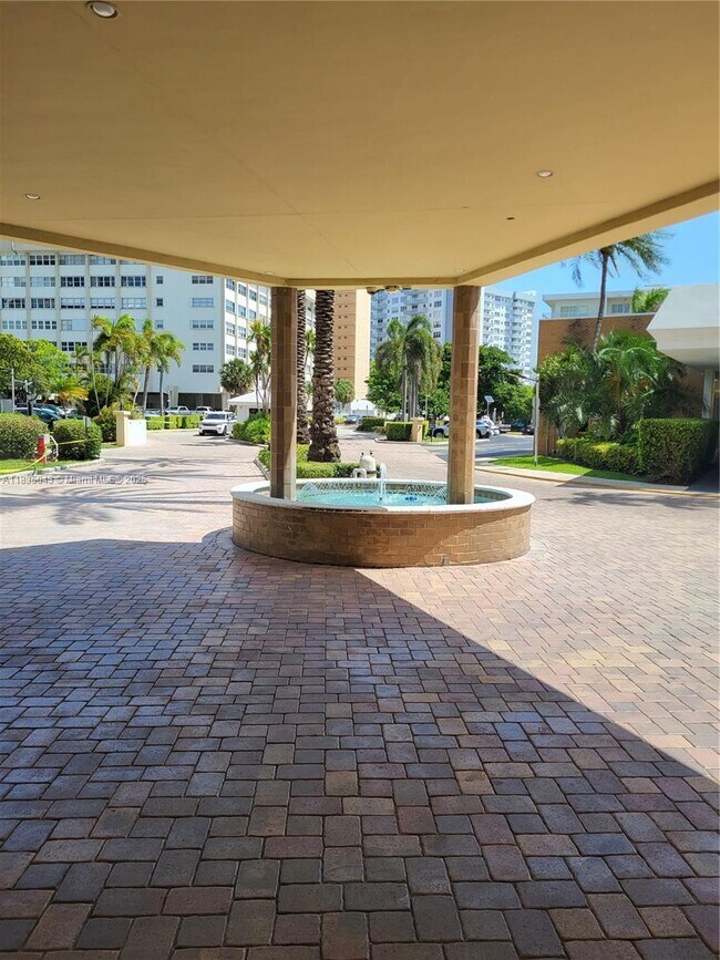 Building Photo - 100 Golden Isles Dr