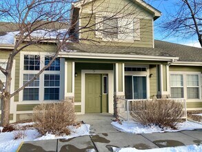 Building Photo - Lovely 3 Bedroom, 2.5 Bathroom Townhome