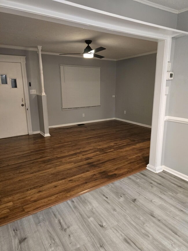 Building Photo - 204 S Robbins Ct