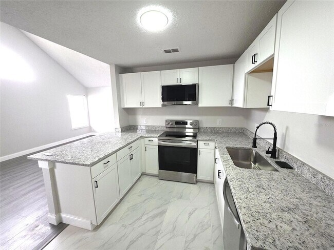 Building Photo - 12219 Armenia Gables Cir