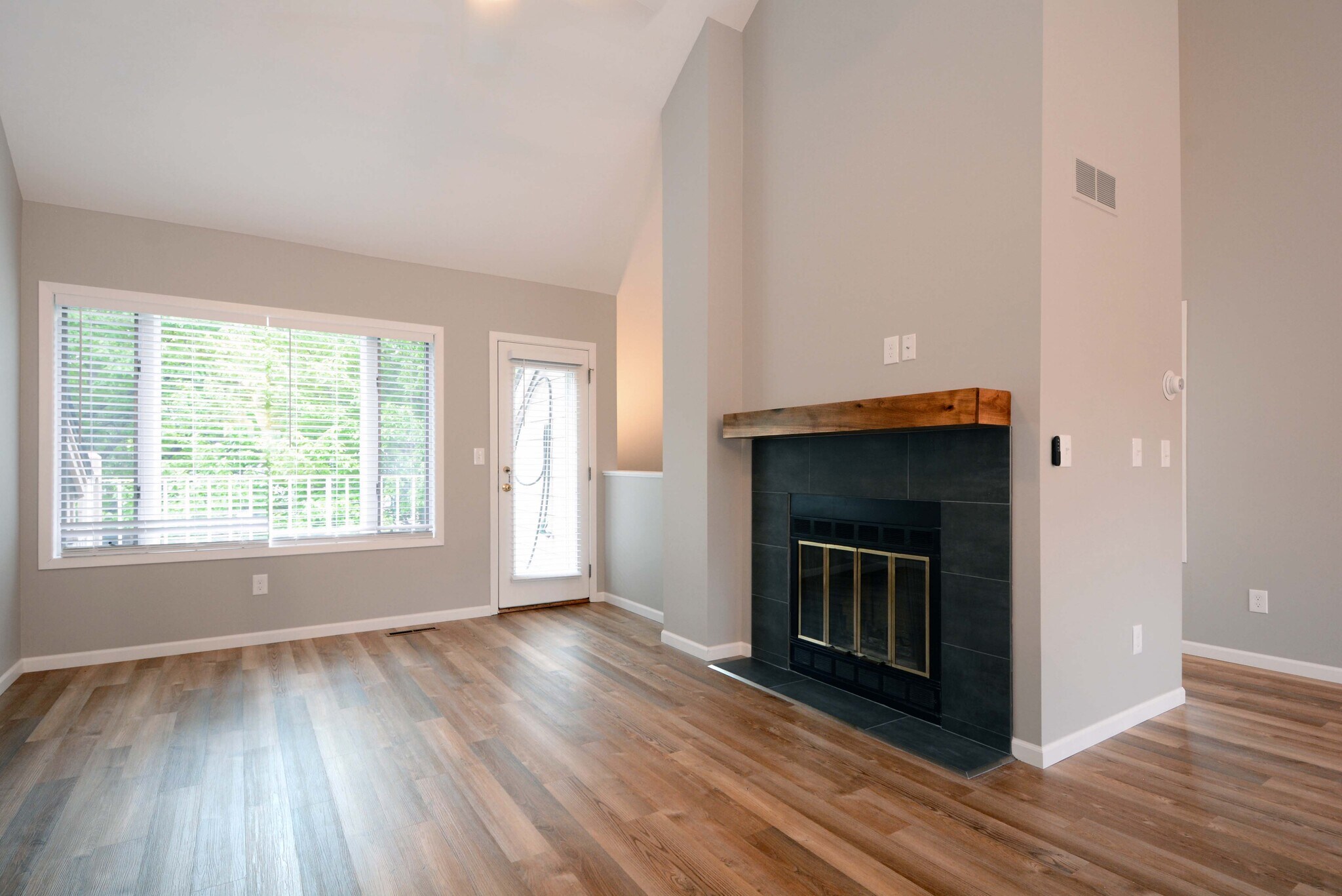 Building Photo - 2838 Kenwood Isles Dr