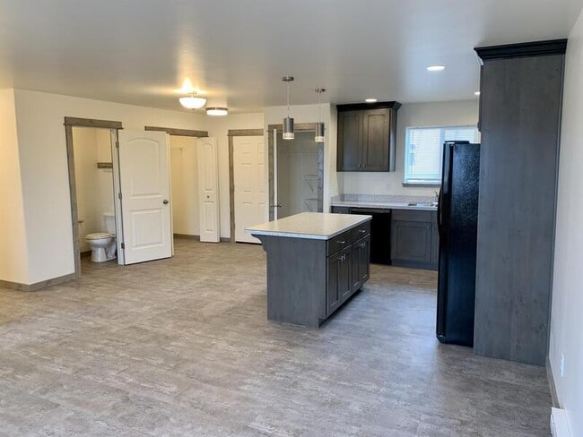 Building Photo - 851 Gibbon St