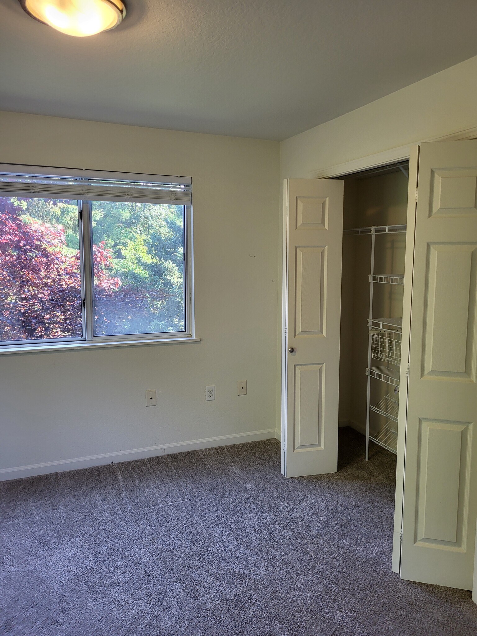 Building Photo - 18400 N Ridge Ct