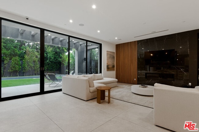 Building Photo - 356 N La Jolla Ave