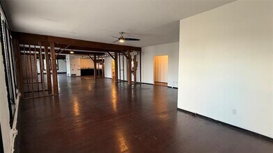 Building Photo - 2007 S Ervay St