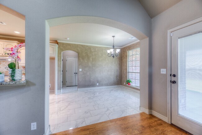 Building Photo - 1317 W Dover St