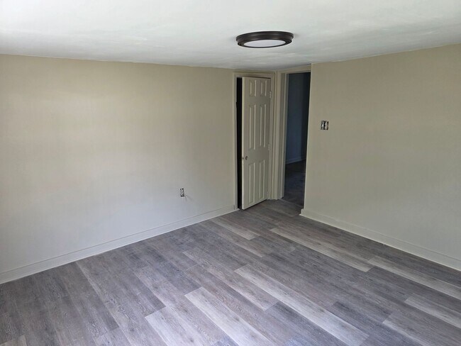 Building Photo - 2 bed/1 bath House Under Renovations