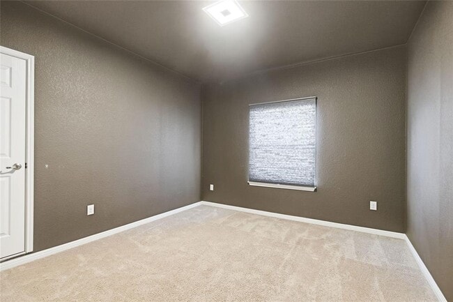 Building Photo - 607 Achilles St