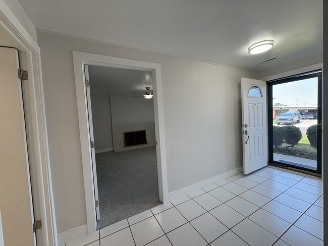 Building Photo - 1833 S Jeri Dr