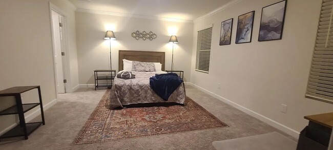Building Photo - Room in 3 Bedroom Home at Greenmarket St