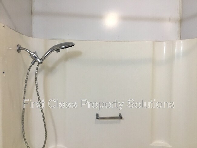 Building Photo - 9725 NE 2nd St